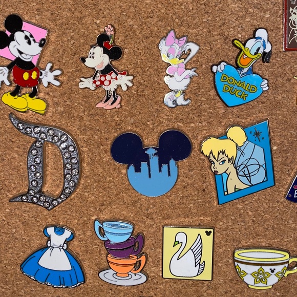 Mystery Disney Pin Pack of 15 Disney Trading Pin Bundle 15 Surprise Random Pack - Picture 3 of 5